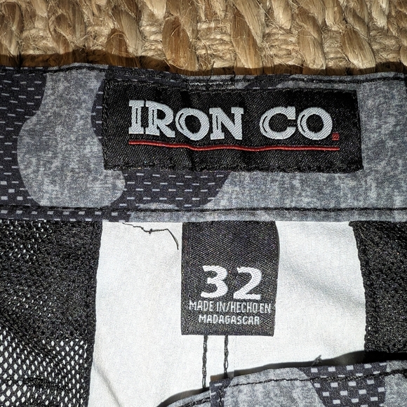 IRON CO CLOTHING BELTED STRETCH MICROFIBER CARGO SHORT, CAMO, SIZE 32 - Picture 3 of 8